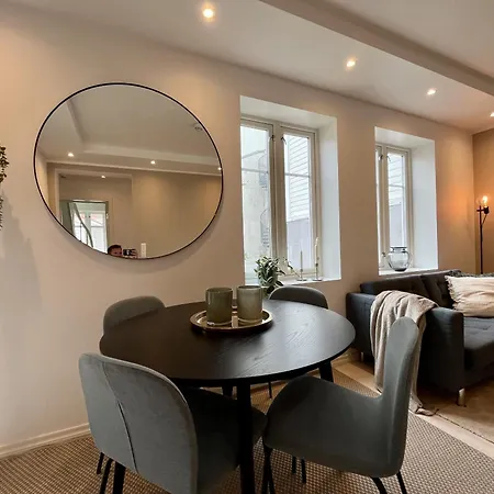 Exclusive In Historical House, Leilighet *